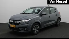 Gebruikt 2024 Dacia Sandero Expression Hatchback | € 19.935 (Eerlijke prijs)