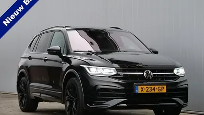 Zwart (metallic) Gebruikt 2023 VW Tiguan Allspace Business SUV | € 43.450 (Eerlijke prijs)