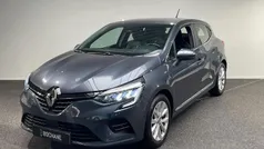 Gebruikt 2022 Renault Clio V Intens Hatchback | € 16.695 (Eerlijke prijs)
