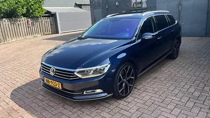 Blauw Occasion 2017 VW Passat Highline Stationwagen | € 10.945 (Eerlijke prijs)