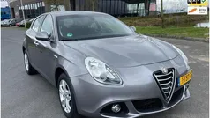 Grijs Gebruikt 2014 Alfa Romeo Giulietta Distinctive Hatchback | € 11.350 (Eerlijke prijs)