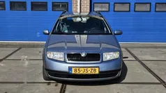 Zilver, metallic lak Gebruikt 2002 Skoda Fabia Comfort Stationwagen | € 1.250 (Iets duurder)