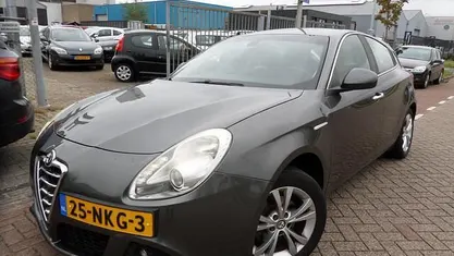 Occasion Alfa Romeo Giulietta Distinctive 120 PK (88 kW) 2010 Grijs Hatchback