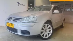 Grijs, metallic lak Gebruikt 2004 VW Golf IV Trendline Hatchback | € 1.895 (Eerlijke prijs)