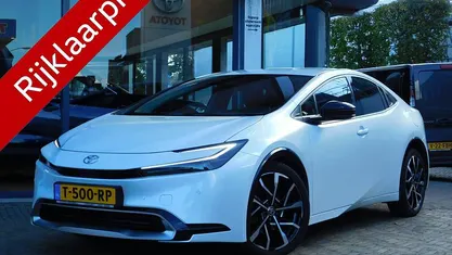 Wit Gebruikt 2023 Toyota Prius Executive Hatchback | € 37.900 (Eerlijke prijs)