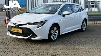 Wit Gebruikt 2019 Toyota Corolla Active Stationwagen | € 13.995 (Eerlijke prijs)
