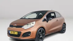 Zwart, metallic lak Gebruikt 2012 Kia Rio Hatchback | € 4.500 (Eerlijke prijs)