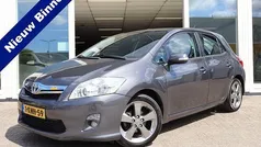 Grijs, metallic lak Gebruikt 2012 Toyota Auris Business Edition Hatchback | € 7.950 (Eerlijke prijs)
