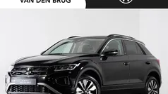 Zwart Gebruikt 2024 VW T-Roc Edition SUV | € 31.295 (Eerlijke prijs)