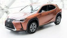 Sonic copper (licht roze metallic) Nieuw 2024 Lexus UX 300e Luxury Line SUV | € 44.445