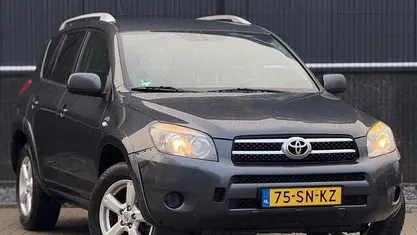 Grijs (metallic) Gebruikt 2006 Toyota RAV4 Executive SUV | € 3.999 (Eerlijke prijs)