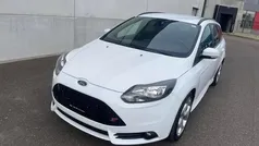 Wit Gebruikt 2014 Ford Focus ST Stationwagen | € 11.950 (Eerlijke prijs)