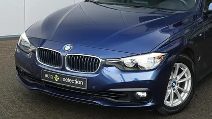 Blauw Occasion 2016 BMW 330 Executive Sedan | € 16.900 (Goede deal)