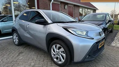 Gebruikt 2022 Toyota Aygo Play Hatchback | € 19.895 (Eerlijke prijs)