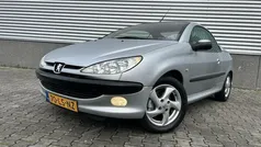 Grijs Gebruikt 2003 Peugeot 206 CC Cabriolet | € 1.799 (Eerlijke prijs)