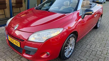 Rood (metallic) Gebruikt 2010 Renault Mégane Cabriolet Dynamique Cabriolet | € 4.945 (Goede deal)