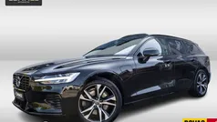 Zwart Gebruikt 2022 Volvo V60 Plus Stationwagen | € 39.944 (Eerlijke prijs)