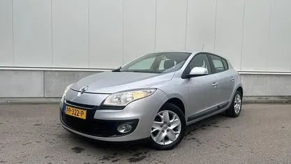 Grijs Gebruikt 2013 Renault Mégane III Collection Hatchback | € 4.950 (Eerlijke prijs)
