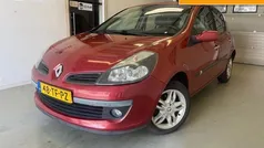 Rood, metallic lak Gebruikt 2006 Renault Clio R.S. R.S. Hatchback | € 1.795 (Eerlijke prijs)