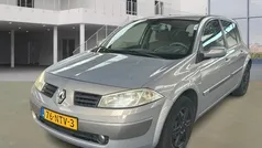 Gebruikt 2004 Renault Mégane II Authentique Hatchback | € 1.950 (Eerlijke prijs)
