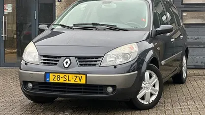 Grijs (metallic) Gebruikt 2006 Renault Grand Scénic II Luxe MPV | € 1.750 (Eerlijke prijs)