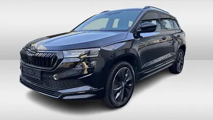 Zwart Gebruikt 2022 Skoda Karoq SportLine SUV | € 31.750 (Eerlijke prijs)