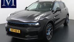 Zwart, metallic lak Gebruikt 2022 Lynk & Co 01 SUV | € 22.899 (Eerlijke prijs)