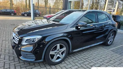 Zwart Occasion 2018 Mercedes GLA180 Business SUV | € 22.895 (Eerlijke prijs)