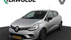 Grijs Gebruikt 2019 Renault Clio IV Intens Hatchback | € 13.740 (Eerlijke prijs)