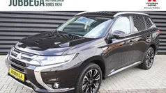 Ruby black (zwart parelmoer) Gebruikt 2016 Mitsubishi Outlander P-HEV Instyle SUV | € 20.995 (Eerlijke prijs)