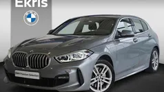 Skyscraper grey metallic (grijs metallic) Gebruikt 2022 BMW 120 Basis Hatchback | € 30.750 (Eerlijke prijs)