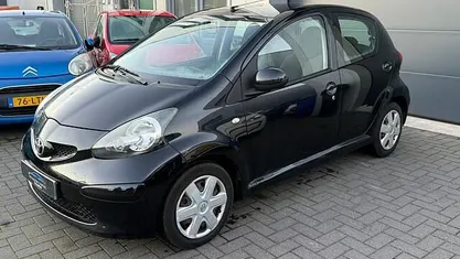 Zwart (metallic) Gebruikt 2008 Toyota Aygo Hatchback | € 2.995 (Eerlijke prijs)