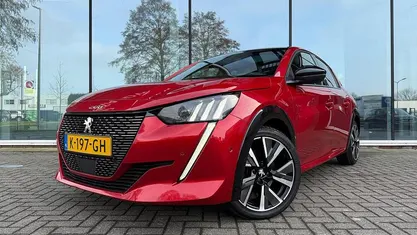 Rood Occasion 2021 Peugeot 208 GT-line Hatchback | € 18.890 (Eerlijke prijs)