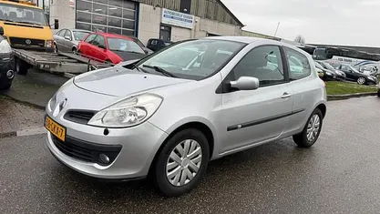 Grijs Gebruikt 2006 Renault Clio R.S. Dynamique Hatchback | € 2.350 (Eerlijke prijs)