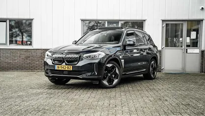 Zwart (metallic) Occasion 2021 BMW iX3 Executive SUV | € 27.950 (Eerlijke prijs)