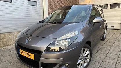 Grijs Gebruikt 2010 Renault Scénic III Bose Edition MPV | € 3.295 (Eerlijke prijs)