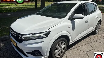 Wit Occasion 2023 Dacia Sandero Essentiel Hatchback | € 12.495 (Super prijs)