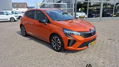 Oranje Gebruikt 2024 Renault Clio V Techno Hatchback | € 20.995 (Eerlijke prijs)