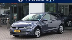 Grijs, metallic lak Gebruikt 2022 VW Polo Style Hatchback | € 21.950 (Eerlijke prijs)