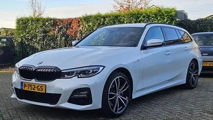 Wit Gebruikt 2021 BMW 330 Executive Stationwagen | € 30.950 (Eerlijke prijs)