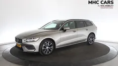 Grijs Gebruikt 2021 Volvo V60 Momentum Stationwagen | € 29.700 (Goede deal)