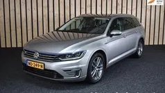 Grijs, metallic lak Gebruikt 2016 VW Passat GTE Stationwagen | € 15.950 (Eerlijke prijs)