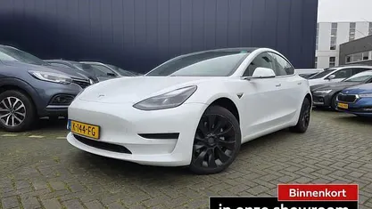 Wit Occasion 2020 Tesla Model 3 Standard Range Sedan | € 18.495 (Eerlijke prijs)