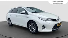 Wit Gebruikt 2015 Toyota Auris Hybrid Stationwagen | € 14.490 (Eerlijke prijs)