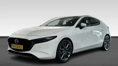 Wit Gebruikt 2021 Mazda 3 Sportive Hatchback | € 23.990 (Eerlijke prijs)