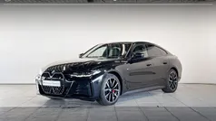 Saphirschwarz metallic (zwart metallic) Gebruikt 2025 BMW i4 M Sport Sedan | € 54.995 (Super prijs)