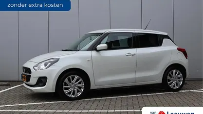 Wit Occasion 2023 Suzuki Swift Style Hatchback | € 16.995 (Goede deal)