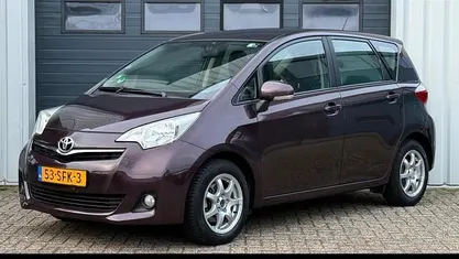 Paars (metallic) Occasion 2011 Toyota Verso-S MPV | € 6.950 (Goede deal)