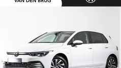 Wit Gebruikt 2021 VW Golf VIII Style Hatchback | € 24.490 (Eerlijke prijs)