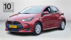 Rood Gebruikt 2020 Toyota Yaris Hybrid Active Hatchback | € 19.950 (Eerlijke prijs)